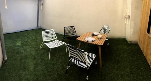 Ferienwohnung Un Coin De Verdure Dans Le Centre De St Etienne Saint-Etienne  Exterior foto